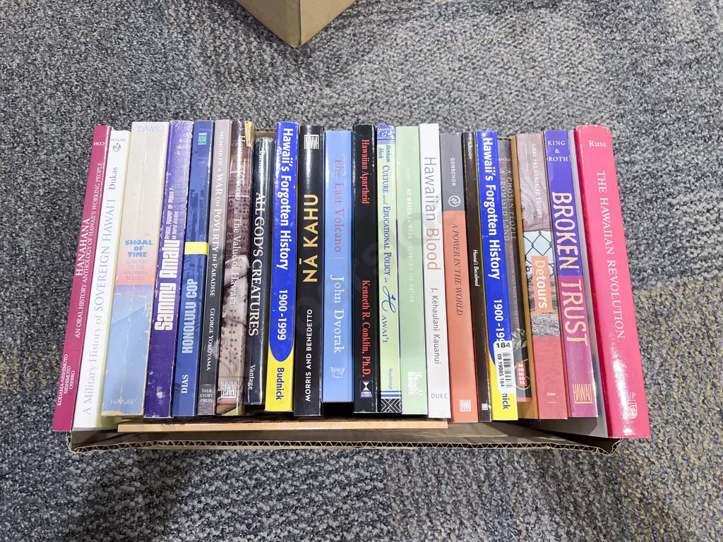 Box Assorted Books - Hawaiian History Image 1++