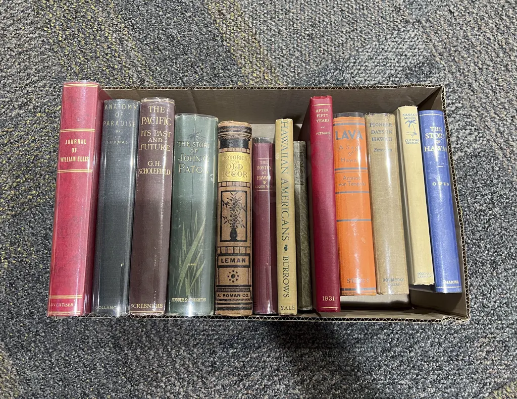 Box Vintage Hawaiian Volumes Image 1++