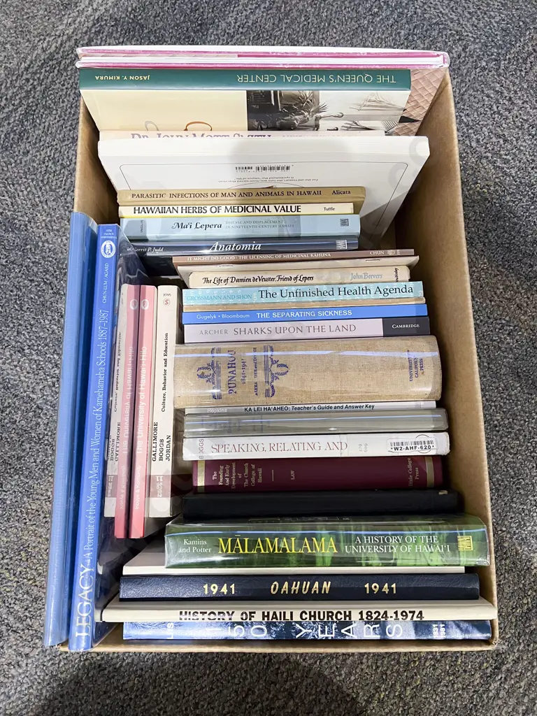 Box Assorted Books - Hawaiian Medicine & Education Image 1++