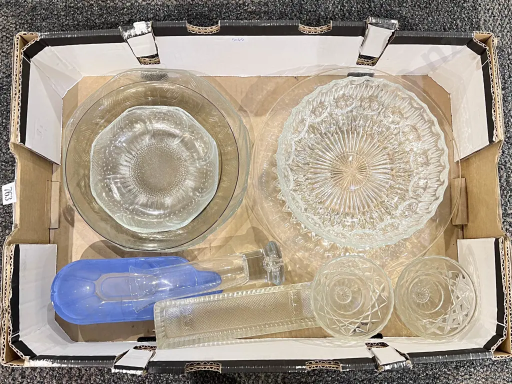 Box of Assorted Glassware Image 1++