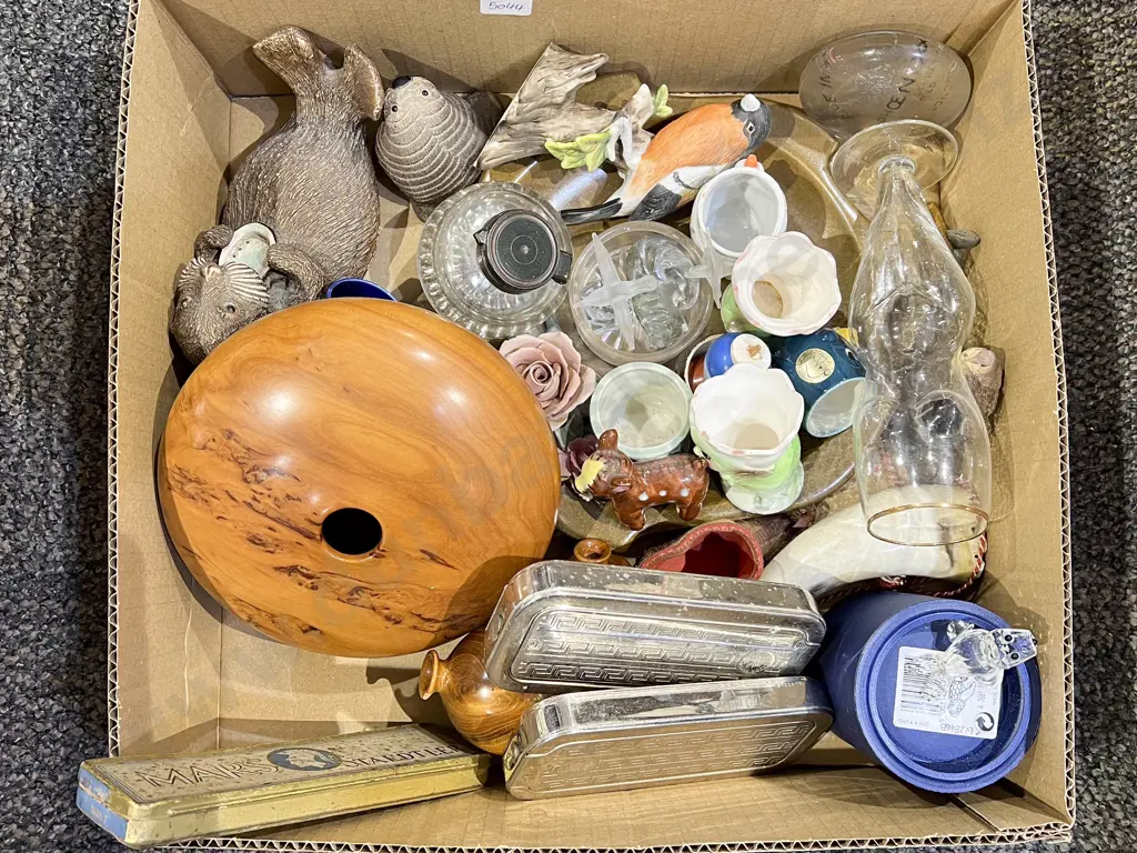 Box of Assorted Animal Ornaments etc Image 1++