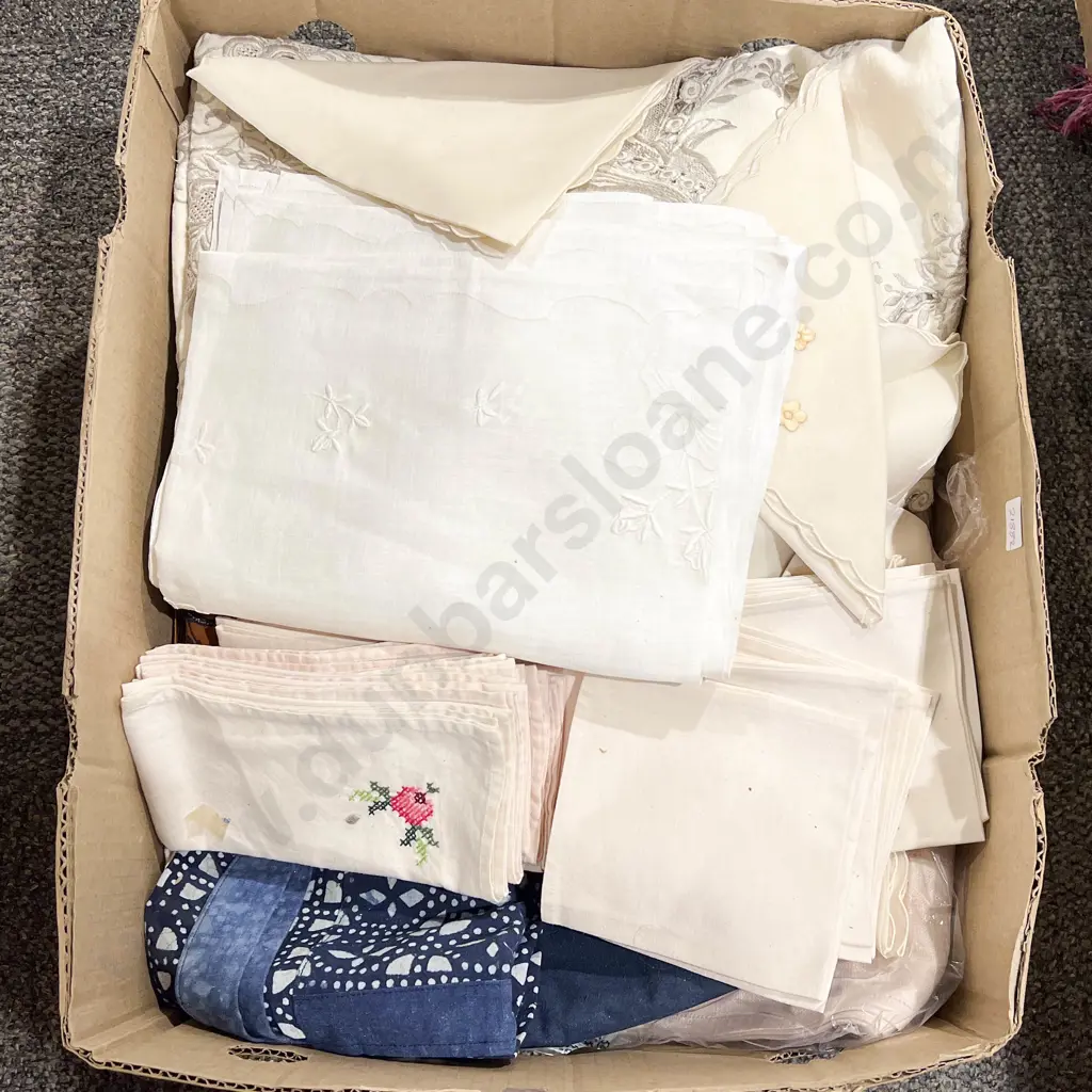 Qty of Assorted Vintage Linen Image 1++