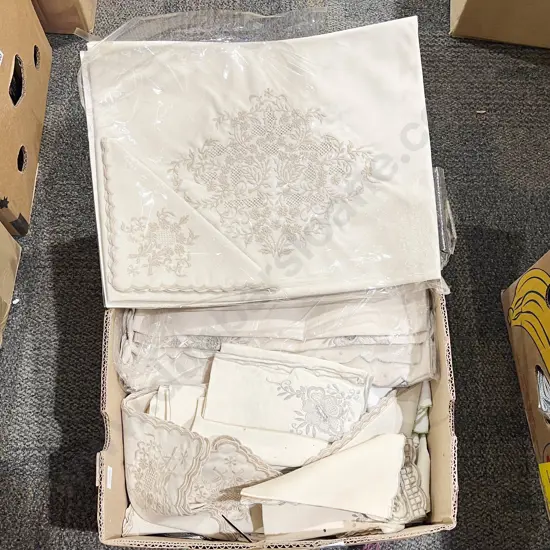 Qty of Assorted Vintage Linen