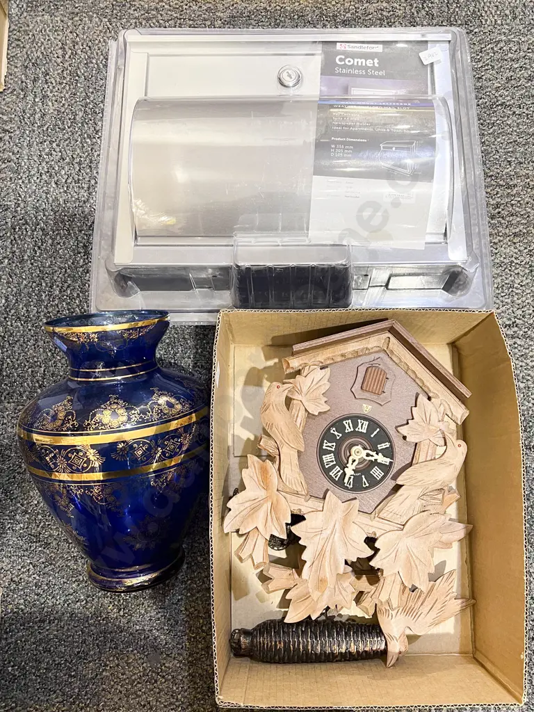 Cuckoo Clock with Vase and as new Mail Box Image 1++