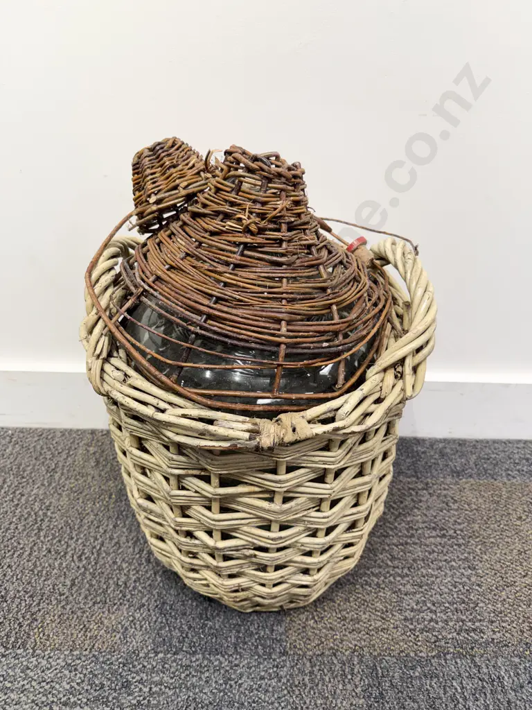 Glass Car Boy with Wicker Case Image 1++