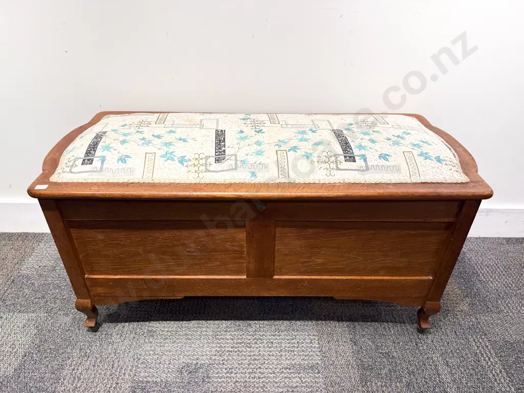Oak Bedroom Ottoman Image 1++