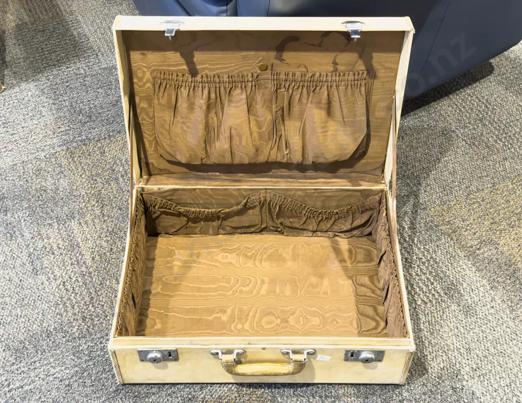Vintage Suitcase Image 1++