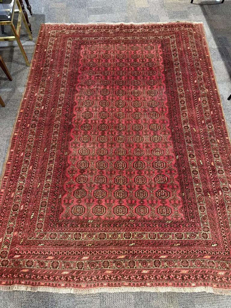 Large Persian Floor Rug with Row of Five Centralised Gaols on Red Ground Image 1++