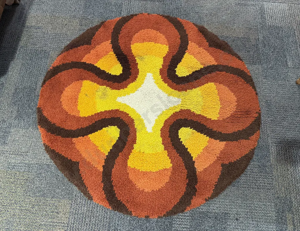Mid Century Circular Floor Rug Image 1++