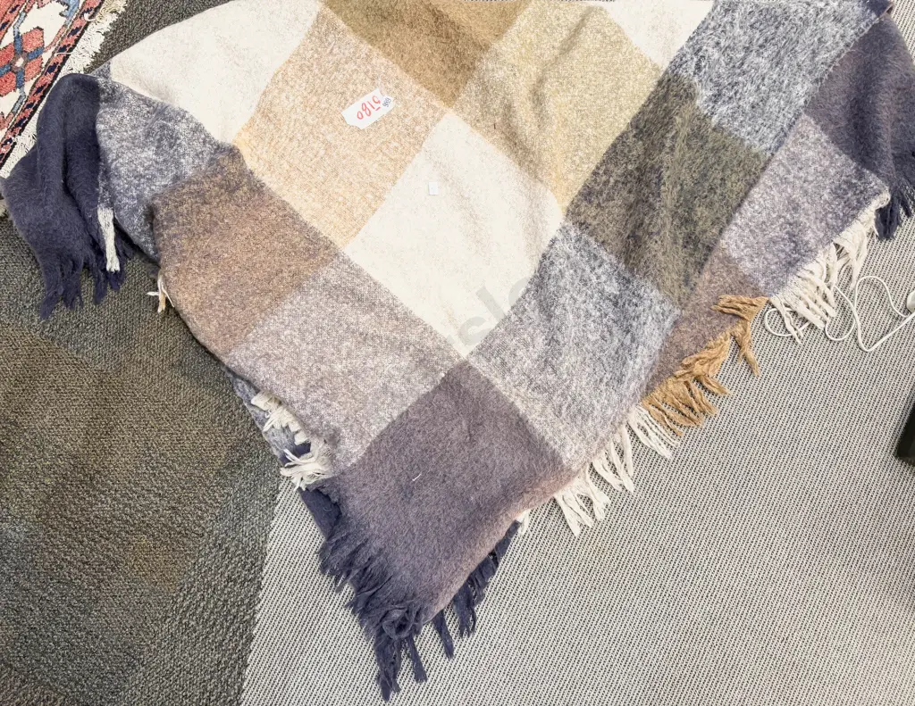 Woollen Throw Image 1++