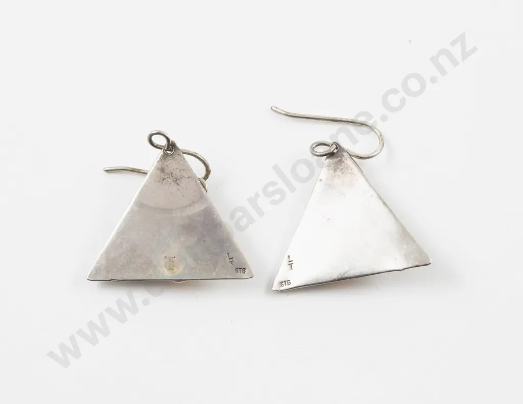 Unidentified NZ Jeweller Pair S/S Single Stone Amber Modernist Triangle Earrings Image 1++
