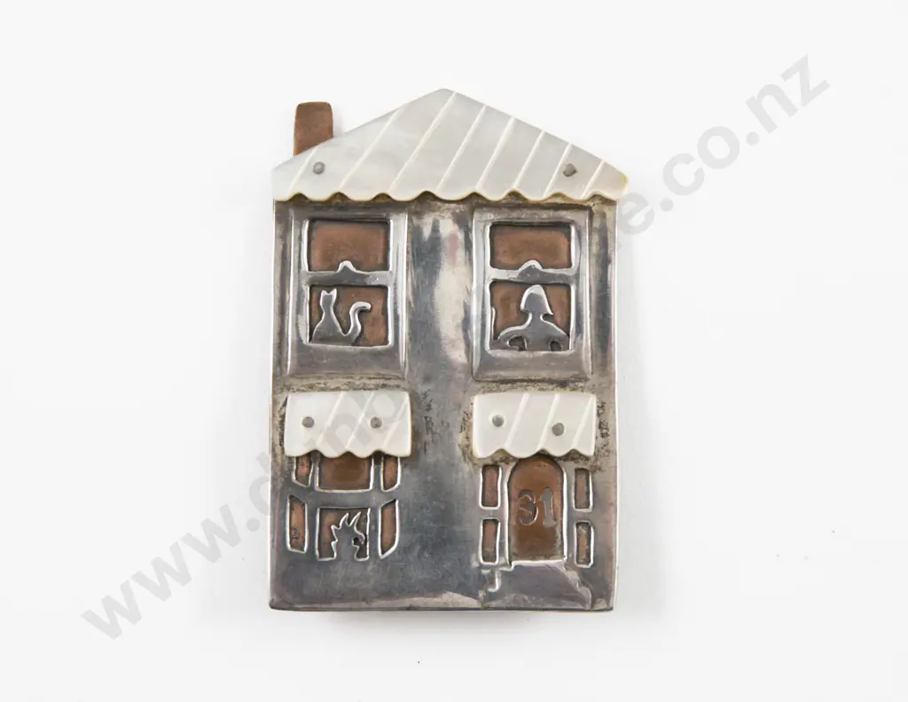 Unidentified Wellington Jeweller S/S and MOP '31 Wilson St' House Brooch Image 1++