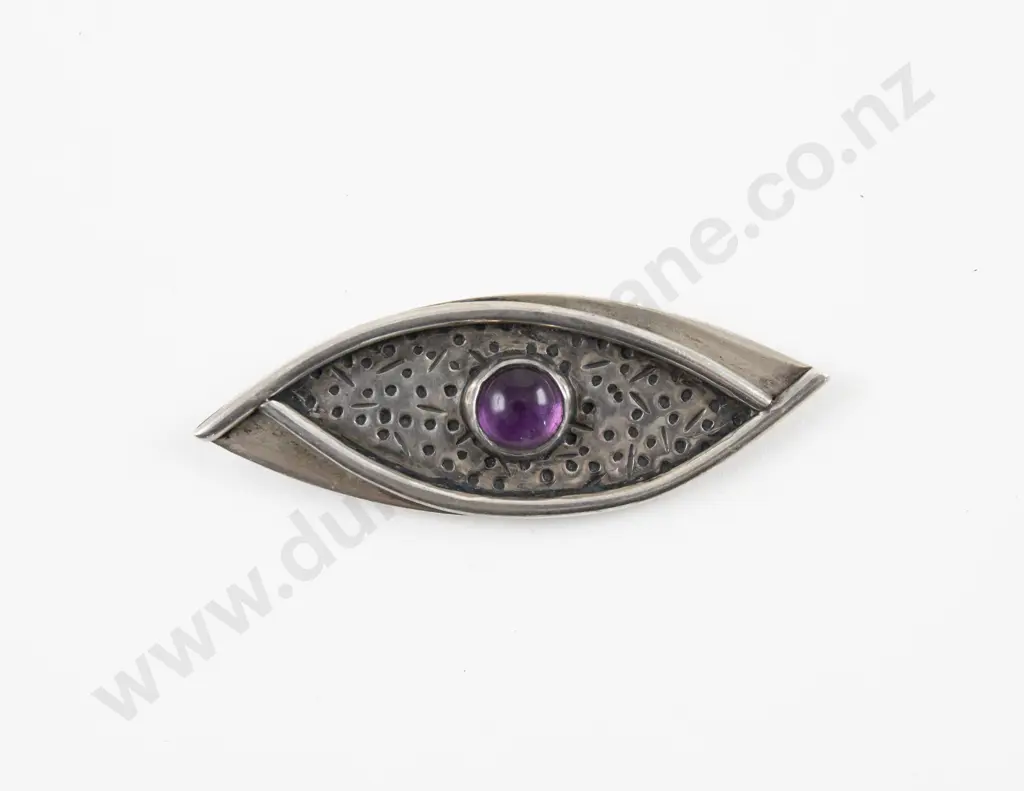 Unidentified NZ Jeweller Textured .925 Silver Single Stone Amethyst Brooch Image 1++