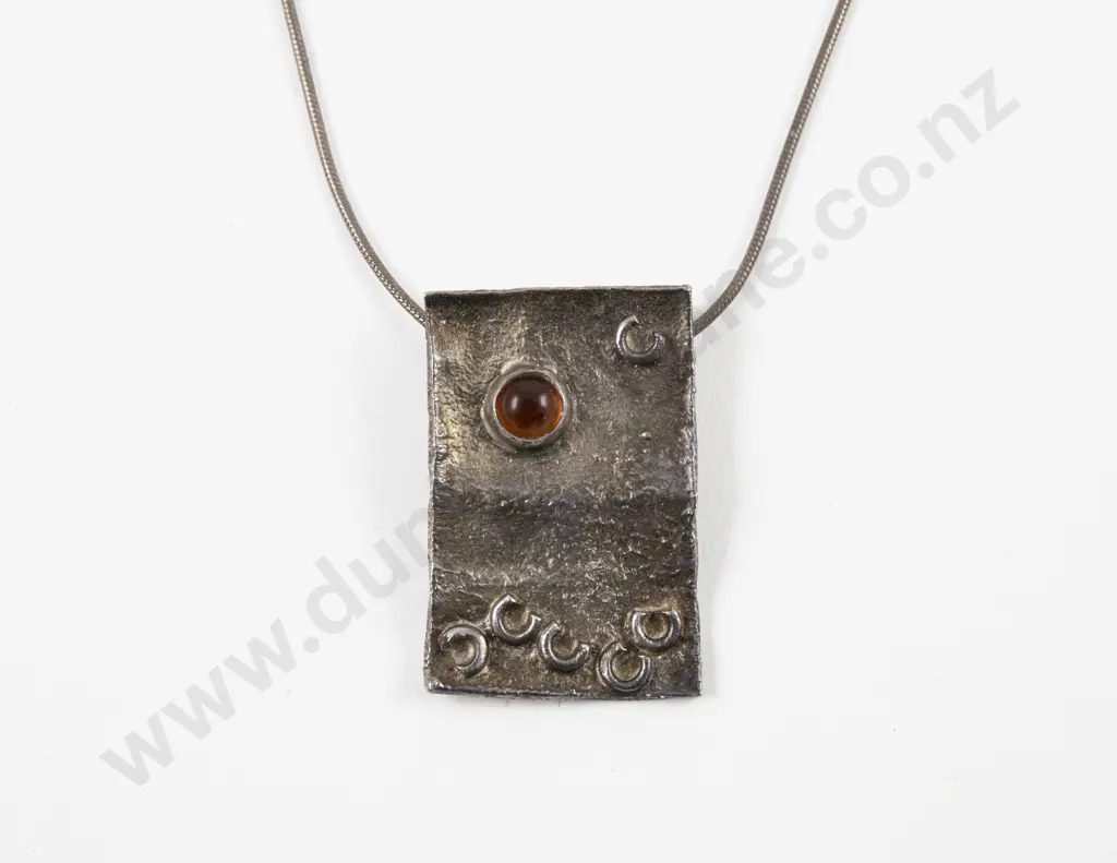 Unidentified NZ Jeweller S/S Single Amber Stone Modernist Pendant Image 1++