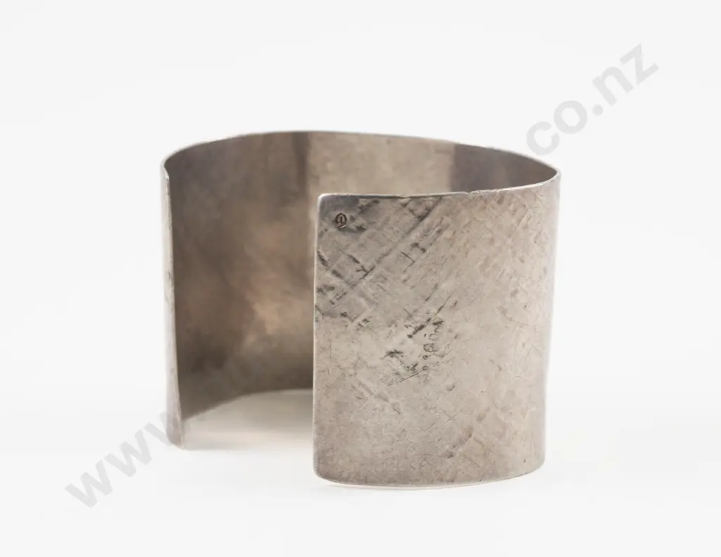 Unidentified NZ Jeweller Large S/S Cuff Bangle Image 1++