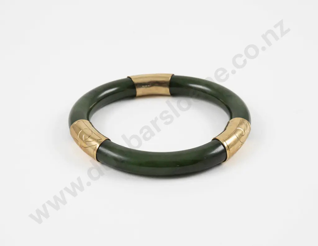 NZ 9ct Mounted Greenstone Bangle Image 1++