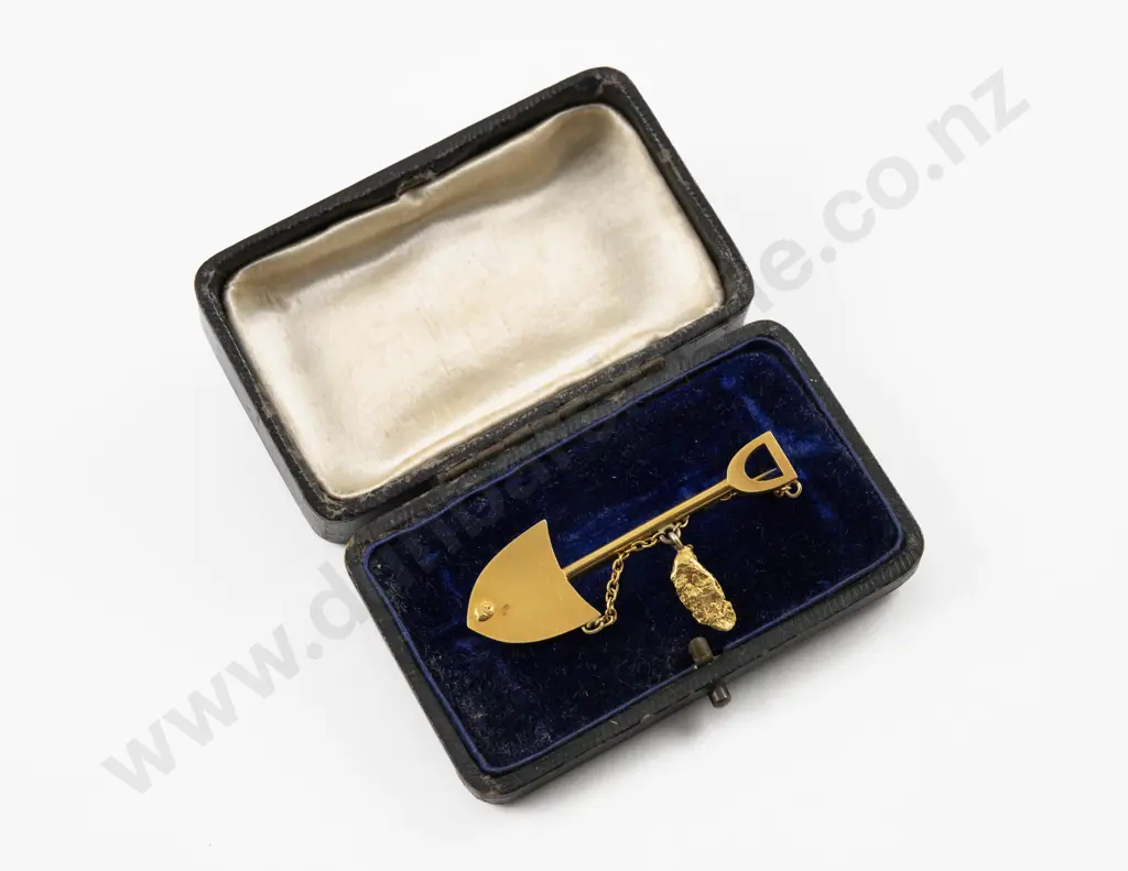 Colonial 15ct Miners Brooch Image 1++