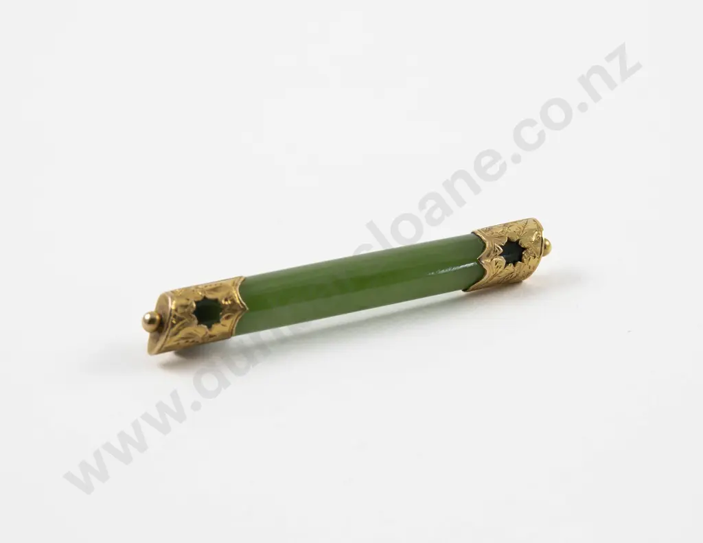 NZ 9ct Mounted Greenstone Bar Brooch Image 1++
