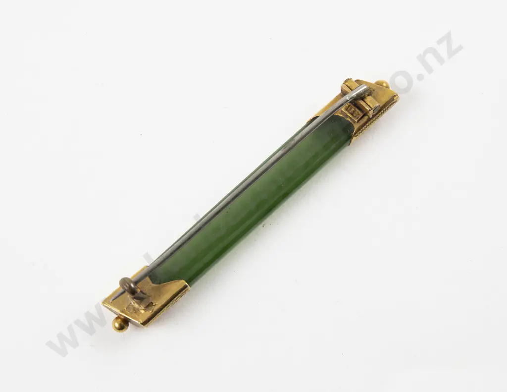 NZ 9ct Mounted Greenstone Bar Brooch Image 1++