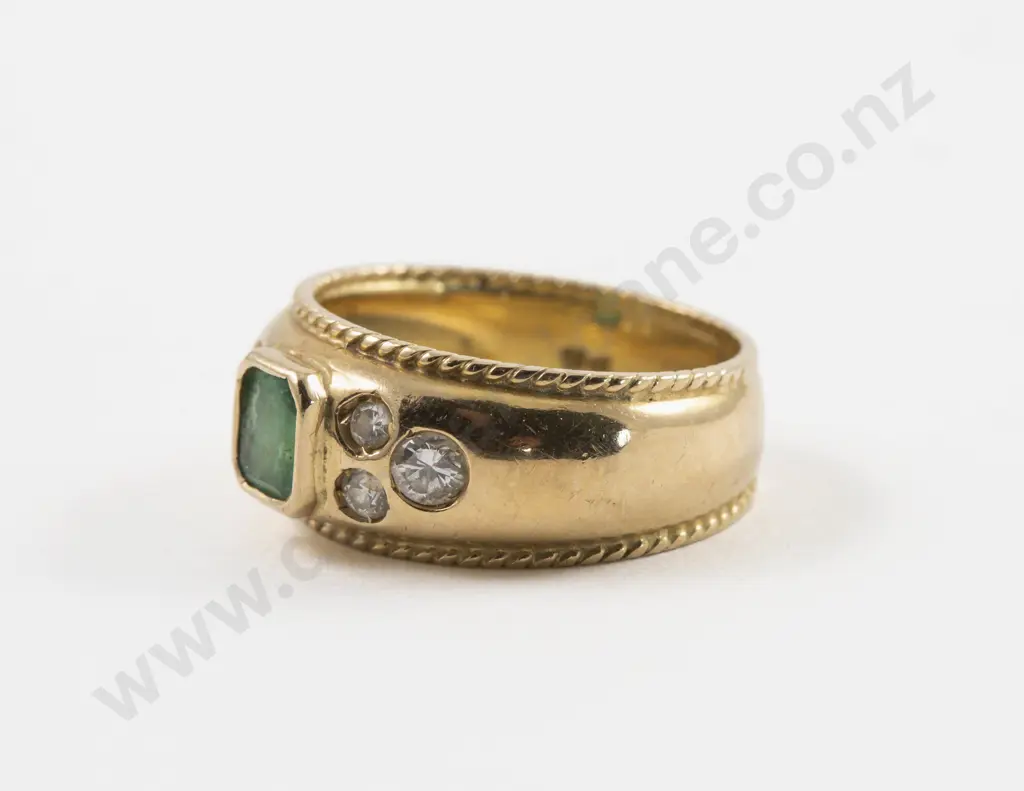 18ct Seven Stone Diamond and Emerald Fancy Band Ring Image 1++