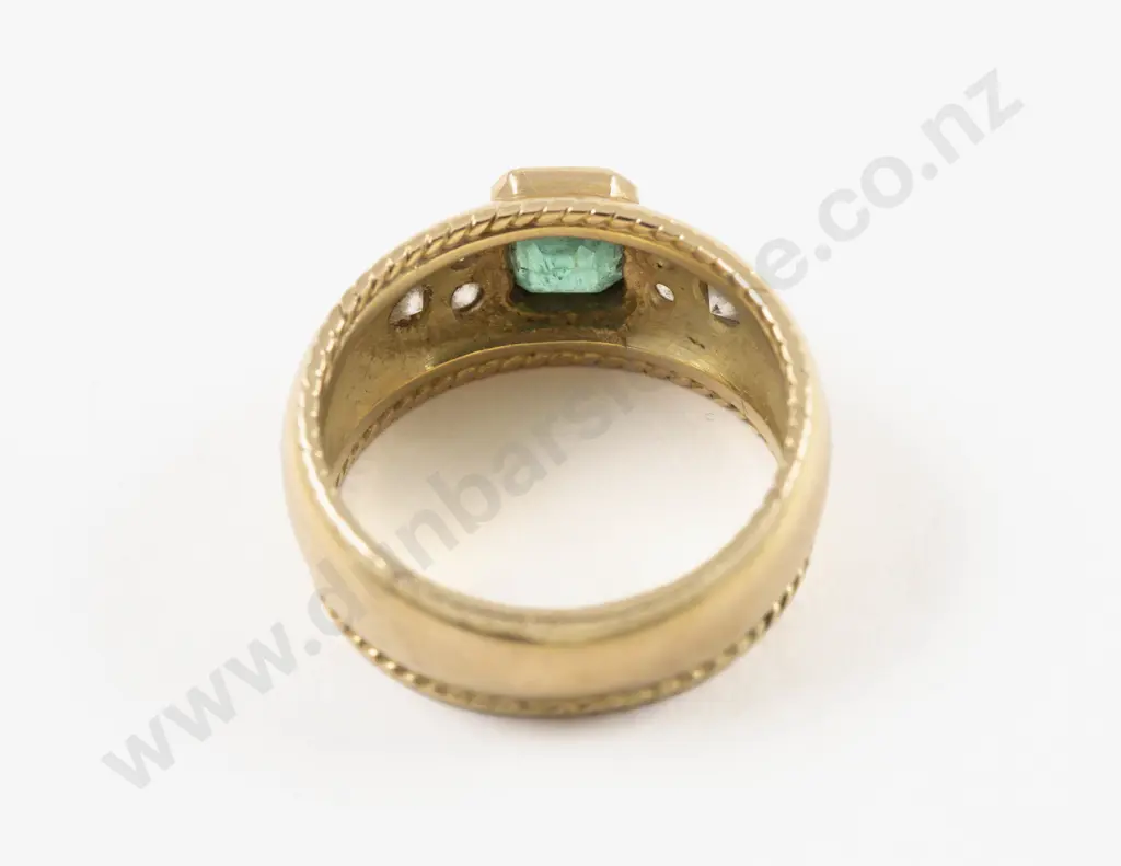 18ct Seven Stone Diamond and Emerald Fancy Band Ring Image 1++