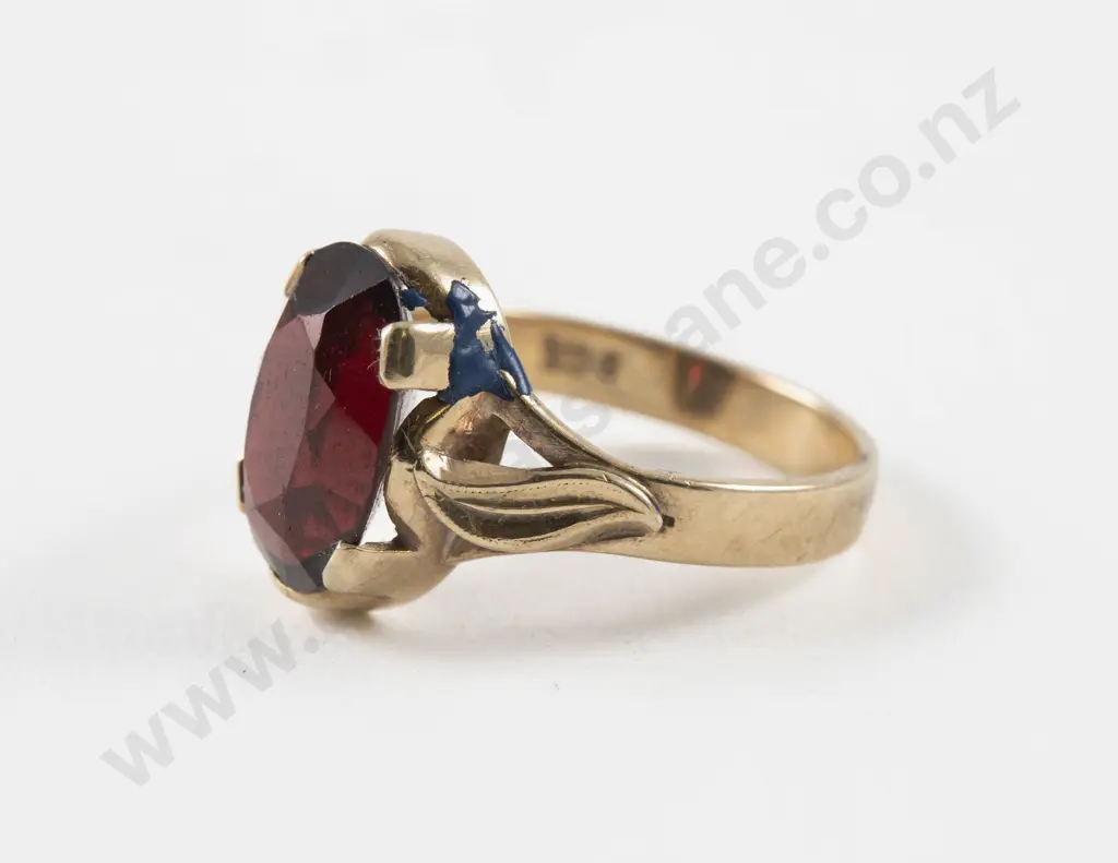 9ct Single Stone Garnet Ring Image 1++