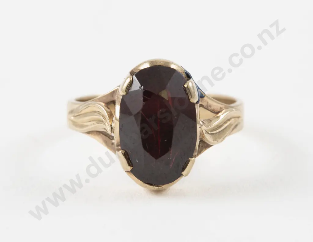 9ct Single Stone Garnet Ring Image 1++