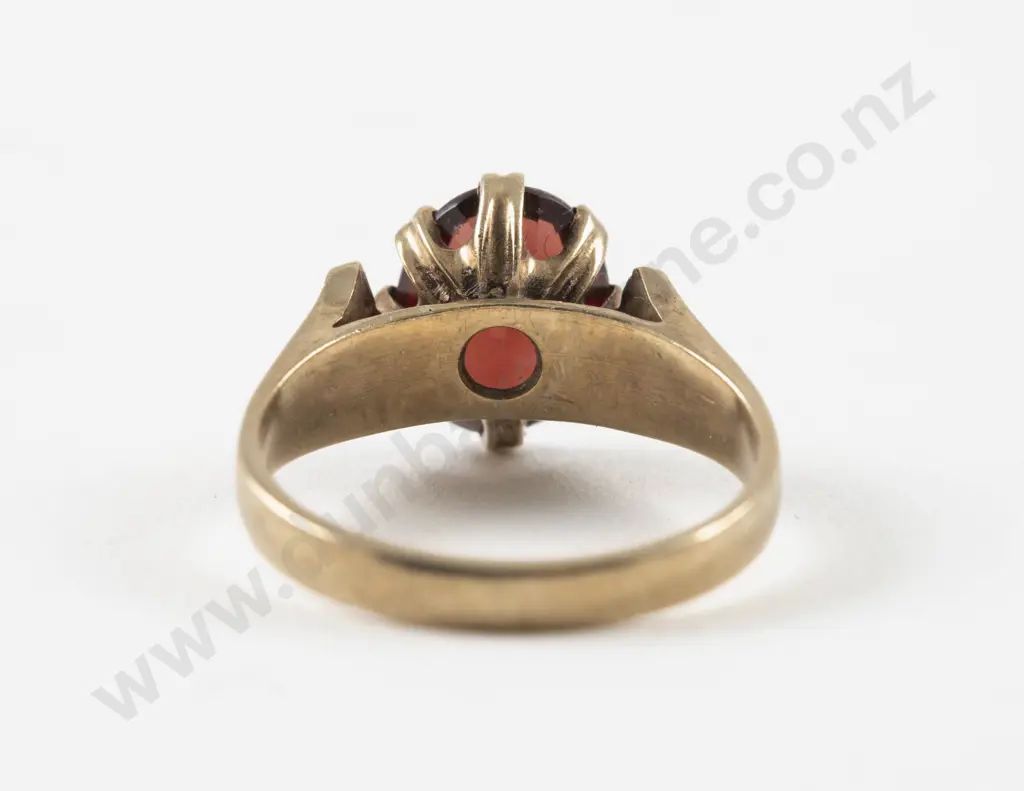 9ct Single Stone Garnet Ring Image 1++