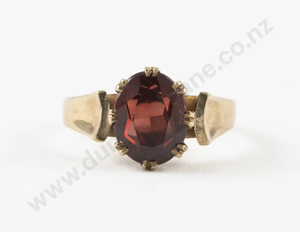 9ct Single Stone Garnet Ring Image 1++
