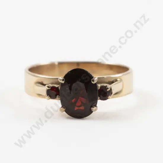 9ct Three Stone Garnet Ring