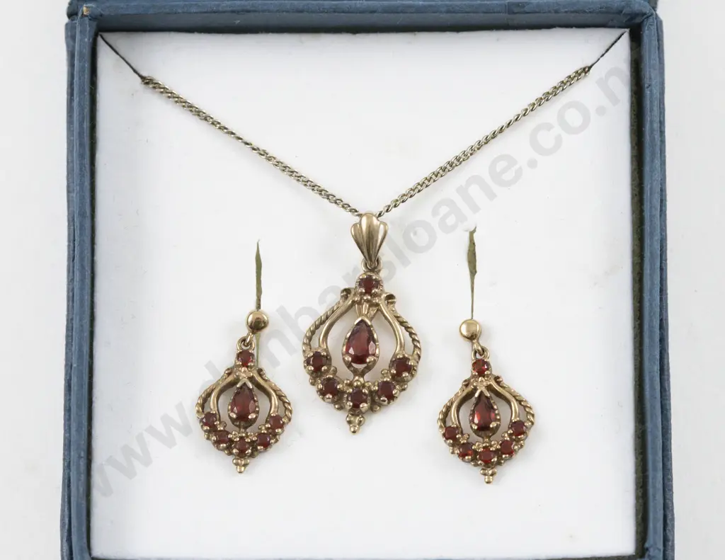 9ct Seven Stone Garnet Pendant Image 1++