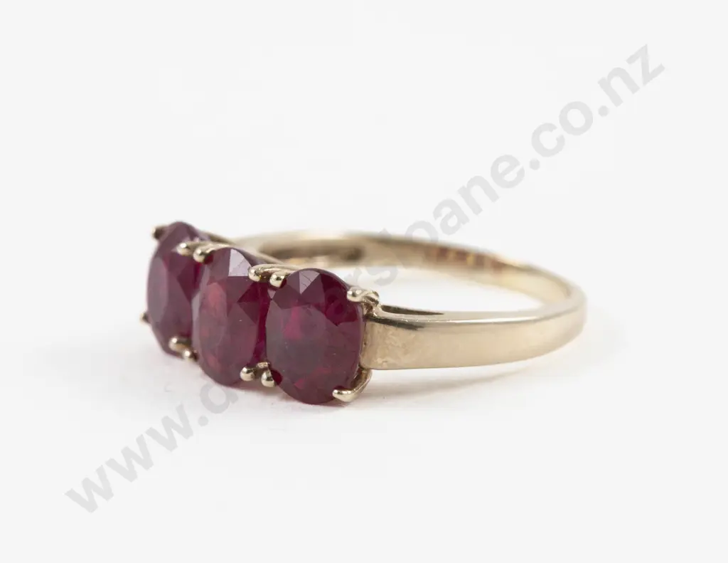 9ct Three Stone Ruby Glass Ring Image 1++