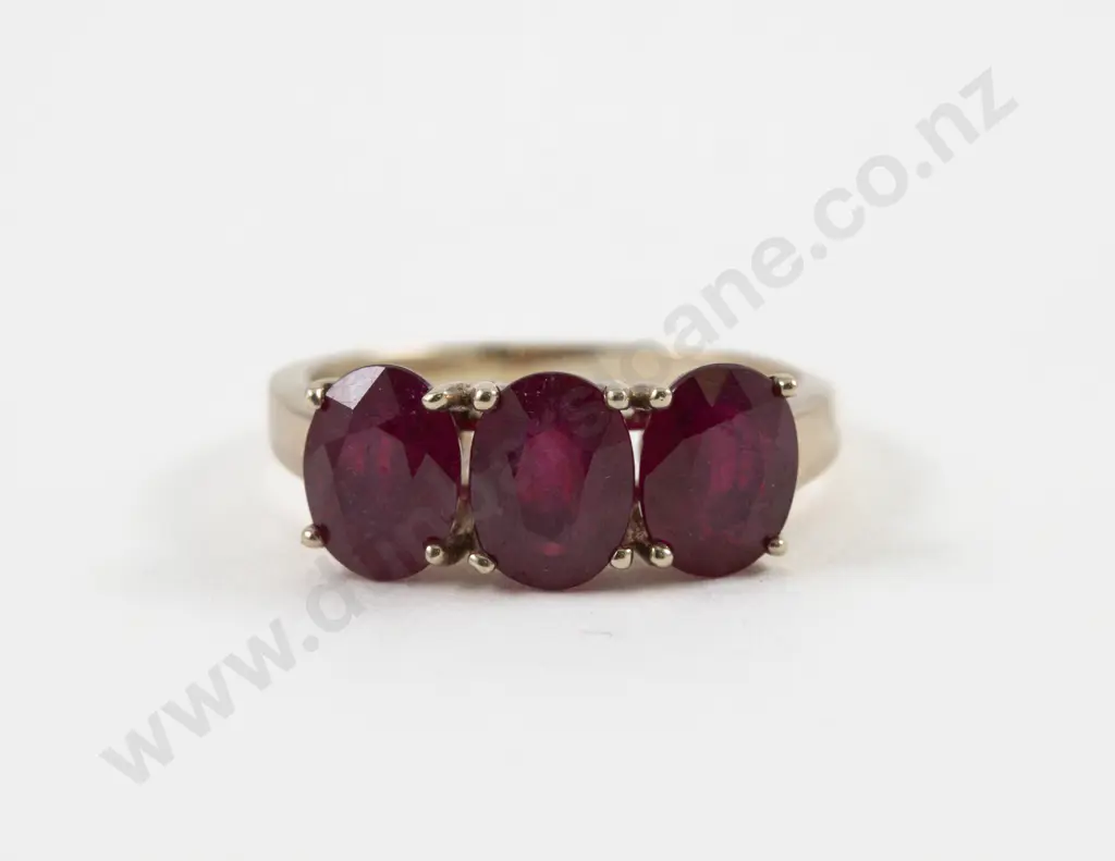 9ct Three Stone Ruby Glass Ring Image 1++