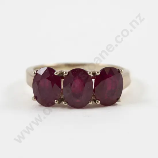 9ct Three Stone Ruby Glass Ring