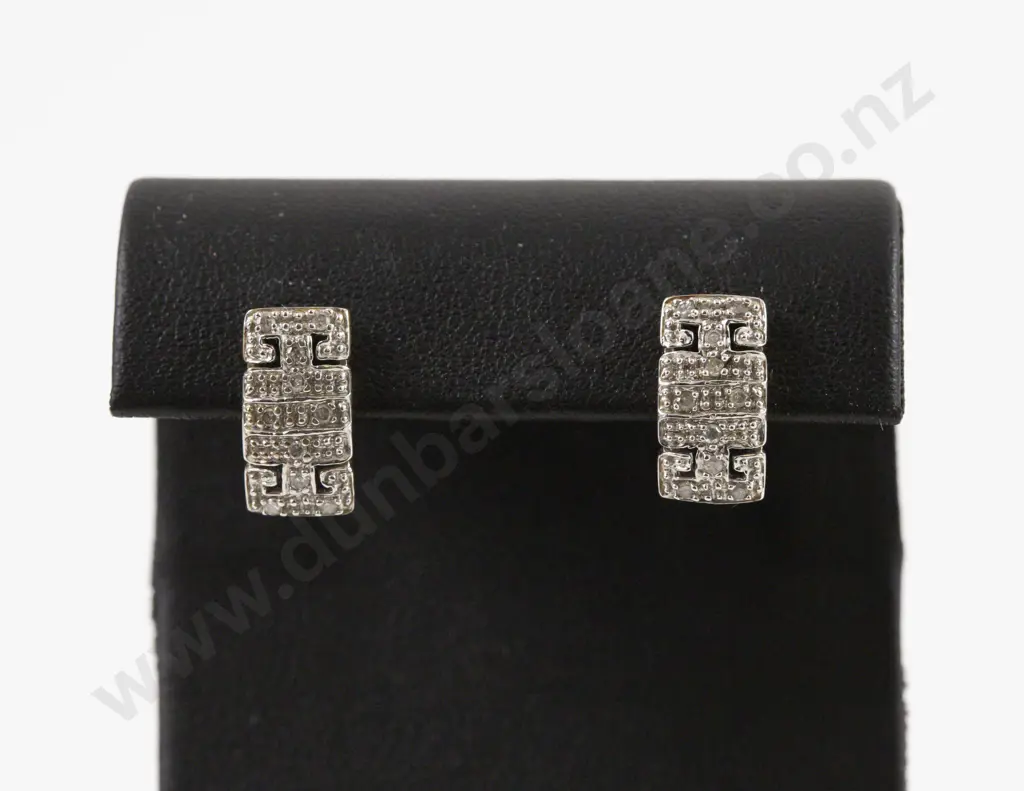 9ct 21Stone Diamond Pendant Image 1++