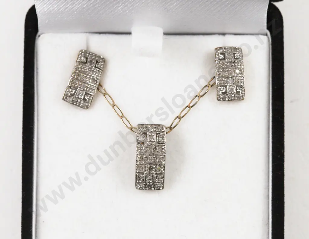 9ct 21Stone Diamond Pendant Image 1++