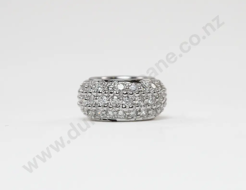 18ct White Gold 60Stone Diamond Pendant Image 1++