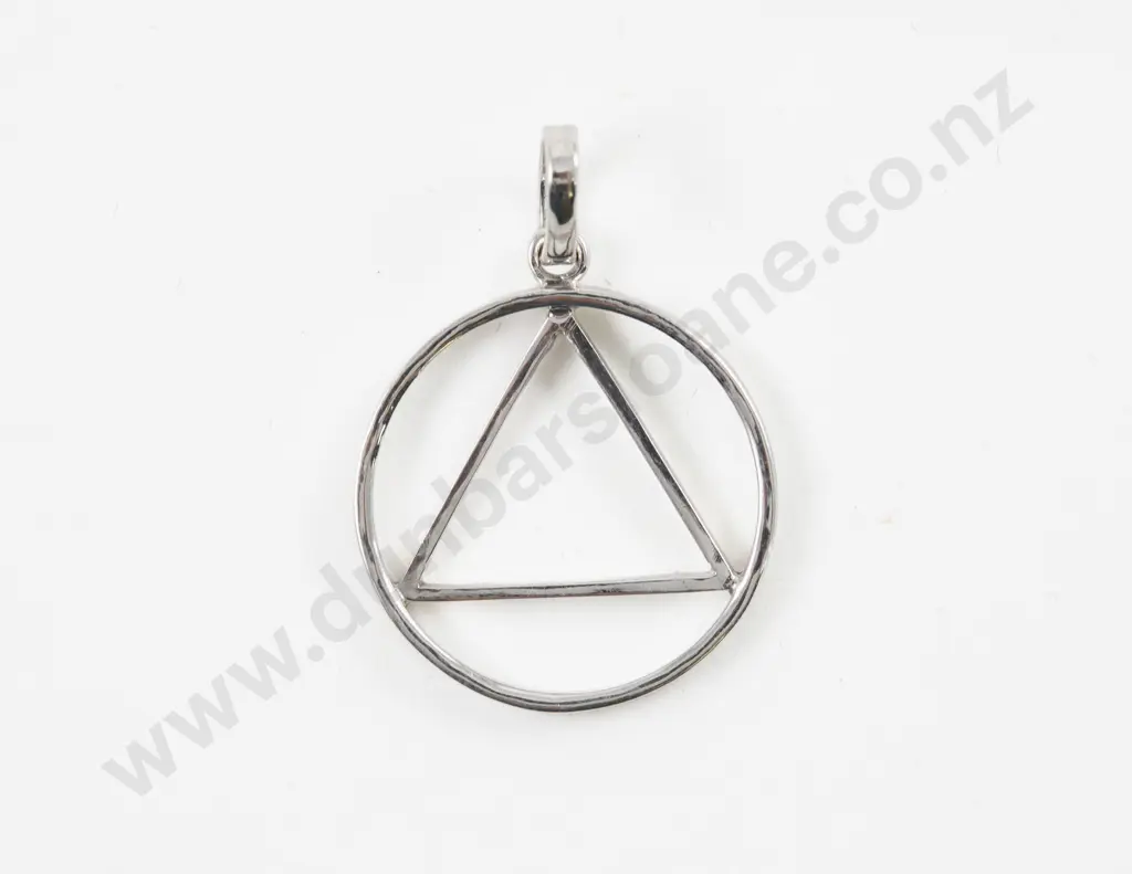 18ct White Gold Fancy Circular Pendant Image 1++