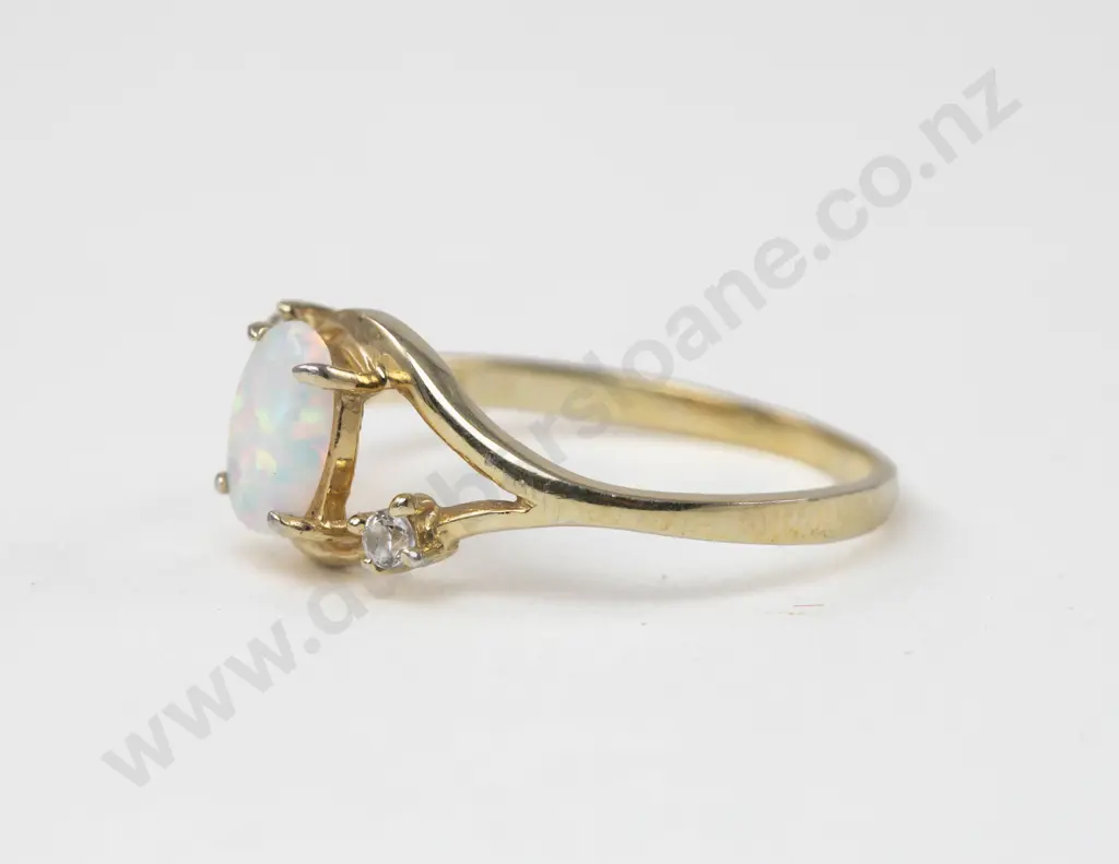 9ct Three Stone Diamond and Opal Ring Image 1++