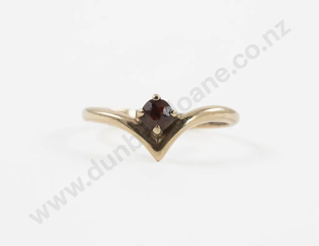 9ct Single Stone Garnet Ring Image 1++