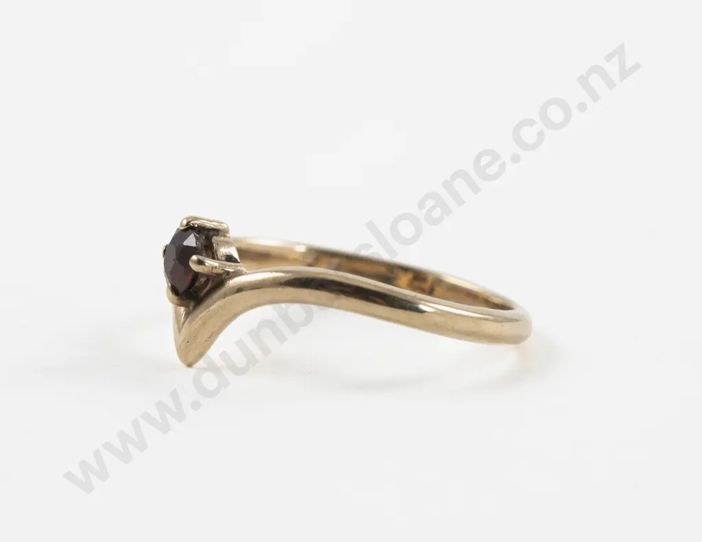 9ct Single Stone Garnet Ring Image 1++