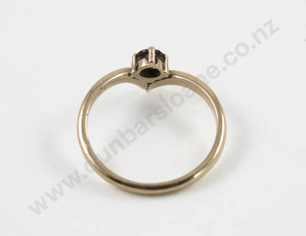 9ct Single Stone Garnet Ring Image 1++