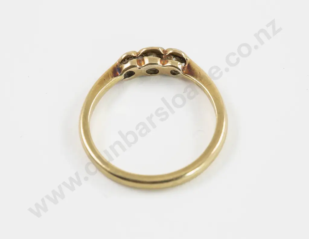 18ct Three Stone Diamond Band Ring Image 1++