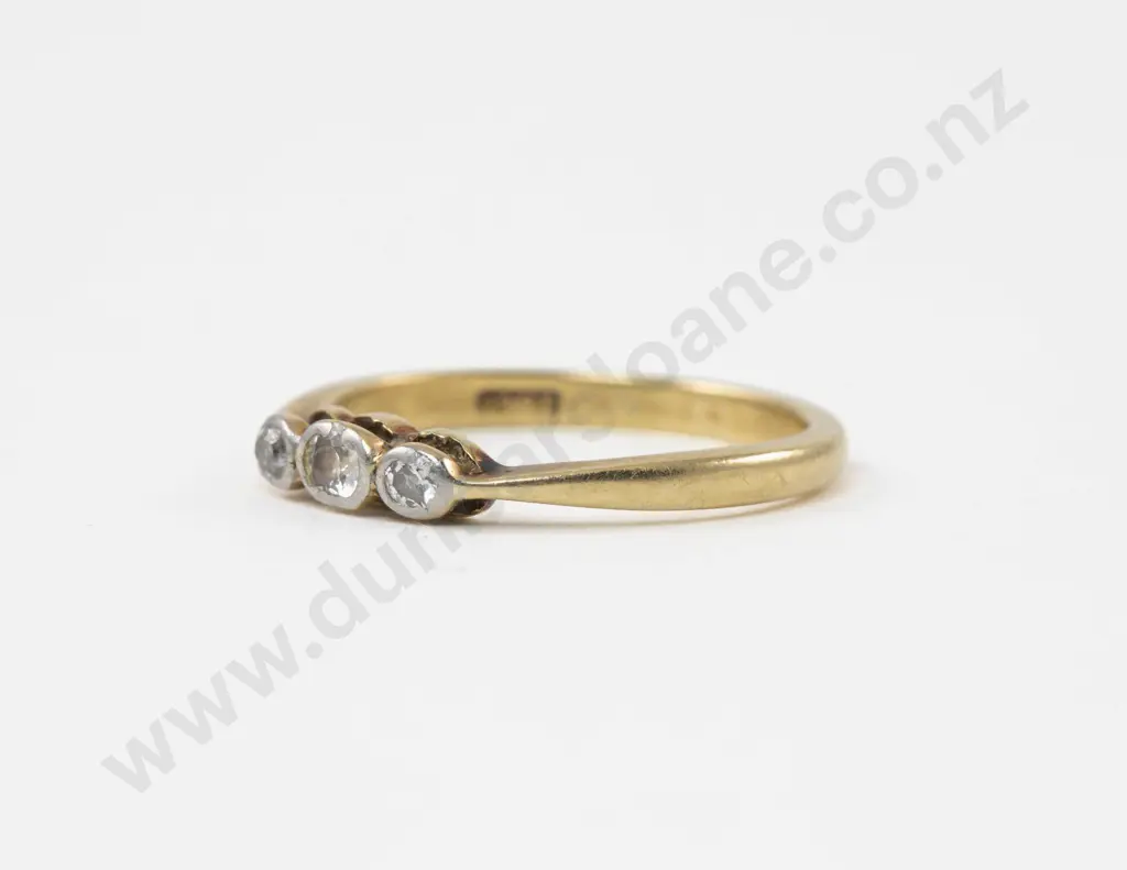 18ct Three Stone Diamond Band Ring Image 1++