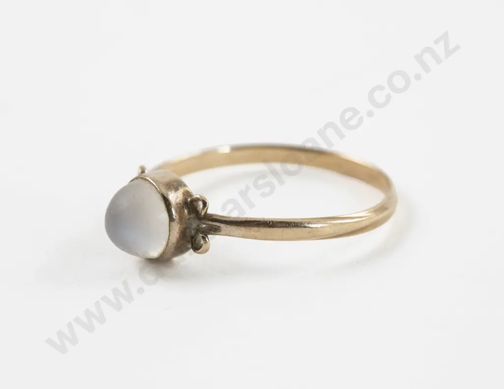 14ct Single Moonstone Ring Image 1++