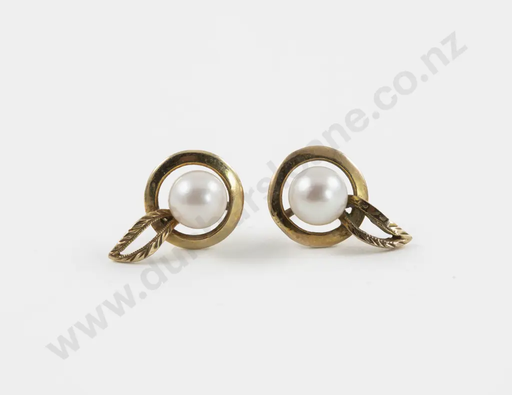 Pair 9ct Single Stone Cultured Pearl Stud Earrings Image 1++