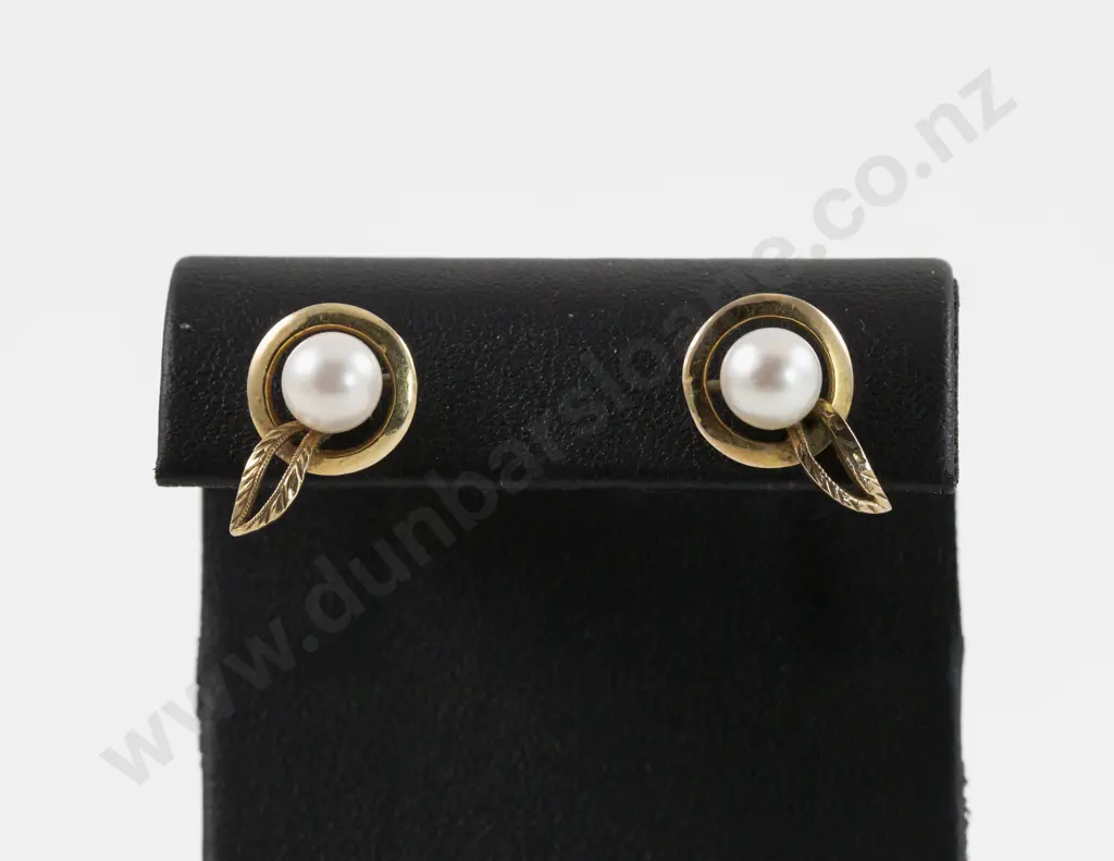 Pair 9ct Single Stone Cultured Pearl Stud Earrings Image 1++