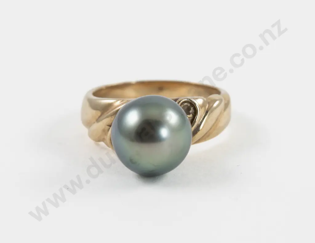 Isle of Wight 9ct Single Tahitian Pearl Ring Image 1++
