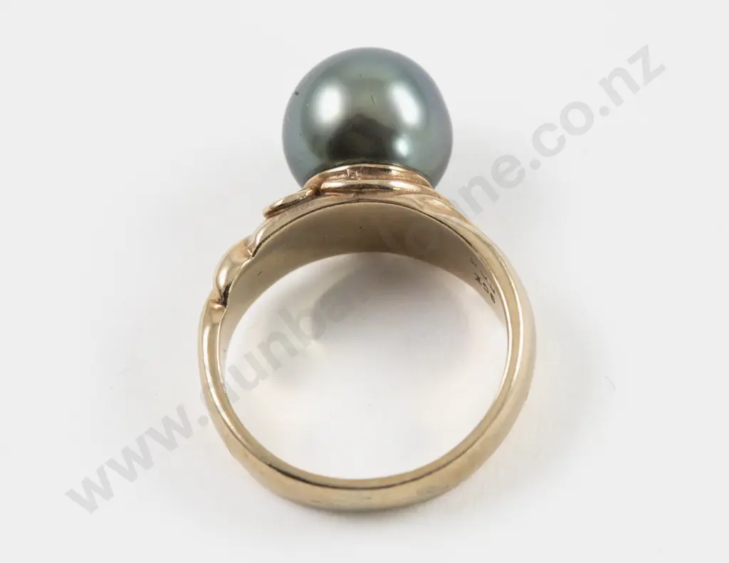Isle of Wight 9ct Single Tahitian Pearl Ring Image 1++