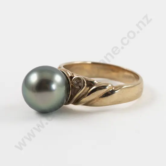 Isle of Wight 9ct Single Tahitian Pearl Ring